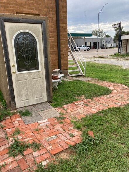 More Photos Of 202 S Hoy St, Buffalo Hotel For Sale