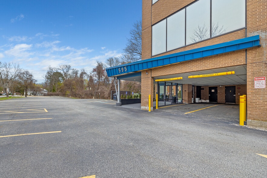 More Photos Of 595 Pawtucket Blvd, Lowell Medical For Lease