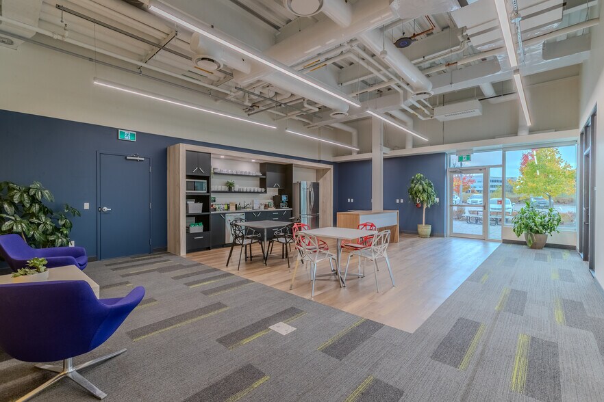 More Photos Of 420 Wes Graham Way, Waterloo Office For Lease