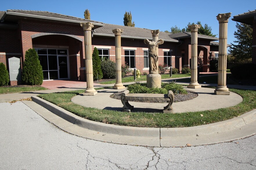 More Photos Of 3351-3383 NE Ralph Powell Rd, Lee's Summit Office For Lease