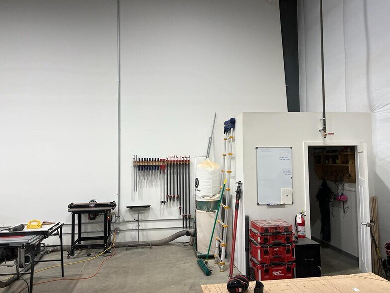 More Photos Of 3661 Irongate Rd, Bellingham Warehouse For Lease