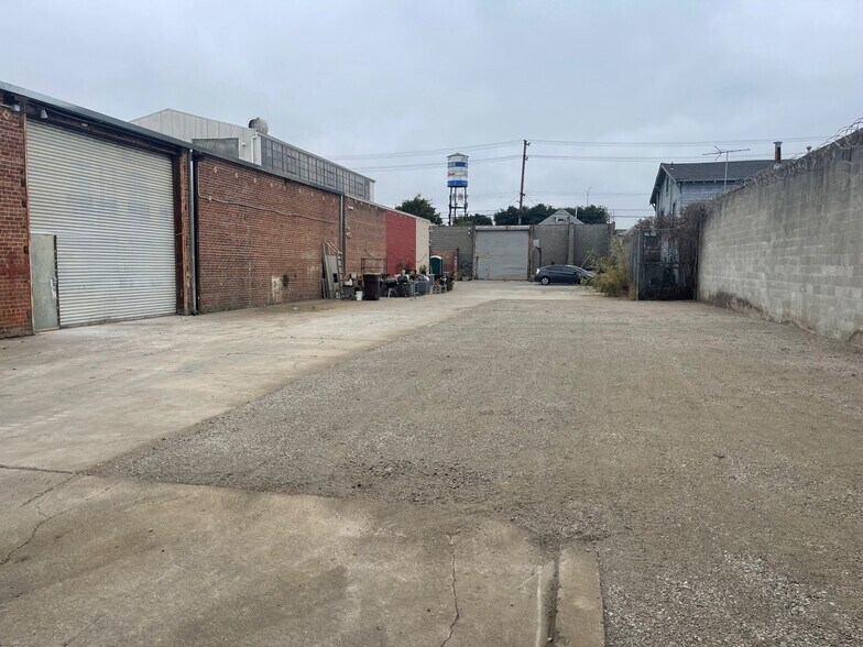 More Photos Of 2960 Chapman St, Oakland Warehouse For Sale