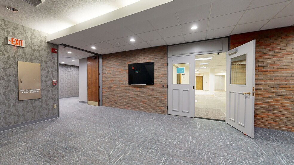 More Photos Of 22 Waterville Rd, Avon Medical For Lease