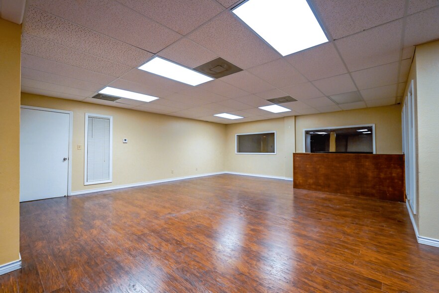 More Photos Of 3603 Fredericksburg Rd, San Antonio Storefront For Sale