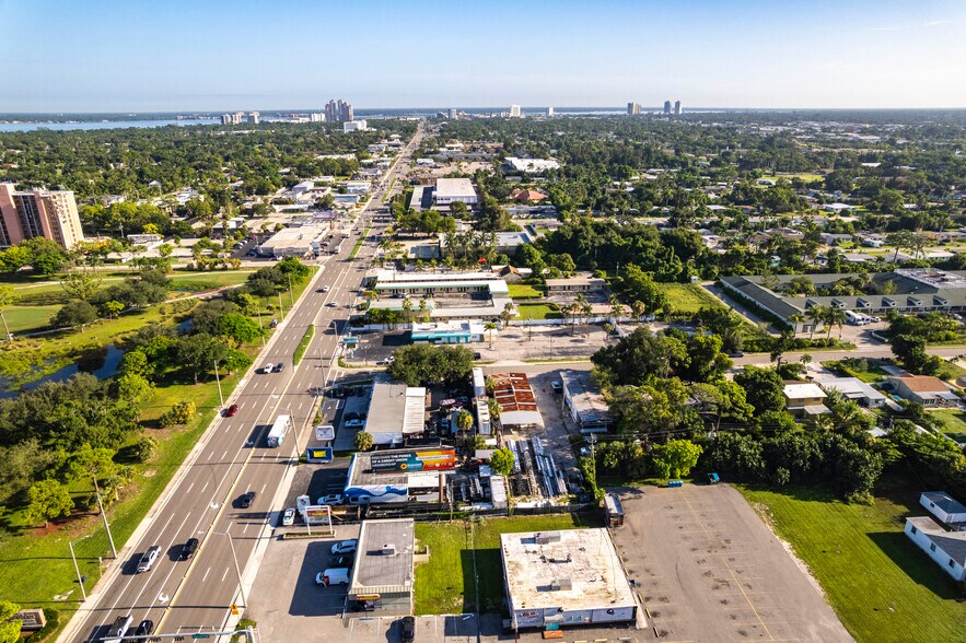 More Photos Of 3535 Cleveland Ave, Fort Myers Auto Dealership For Lease