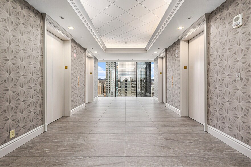 More Photos Of 2001 Park Pl, Birmingham Office For Lease