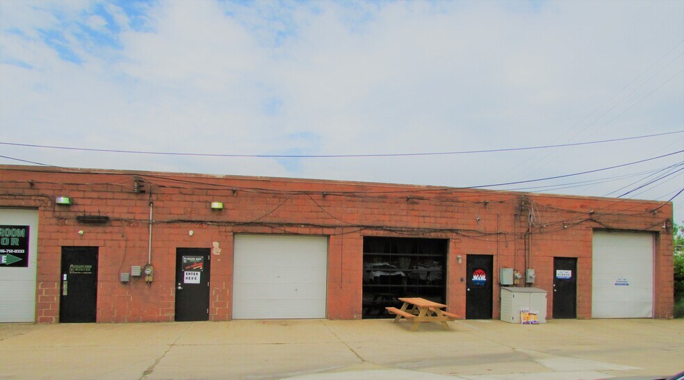 More Photos Of 7464-7472 Tyler Blvd, Mentor Flex For Lease