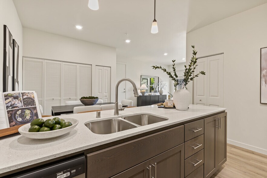 More Photos Of 7011 NE 126th St, Vancouver Apartments For Sale