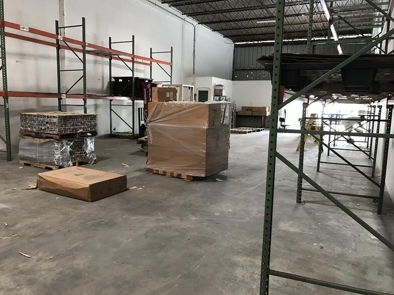 More Photos Of 6127-6157 Cyril Ave, Orlando Manufacturing For Lease