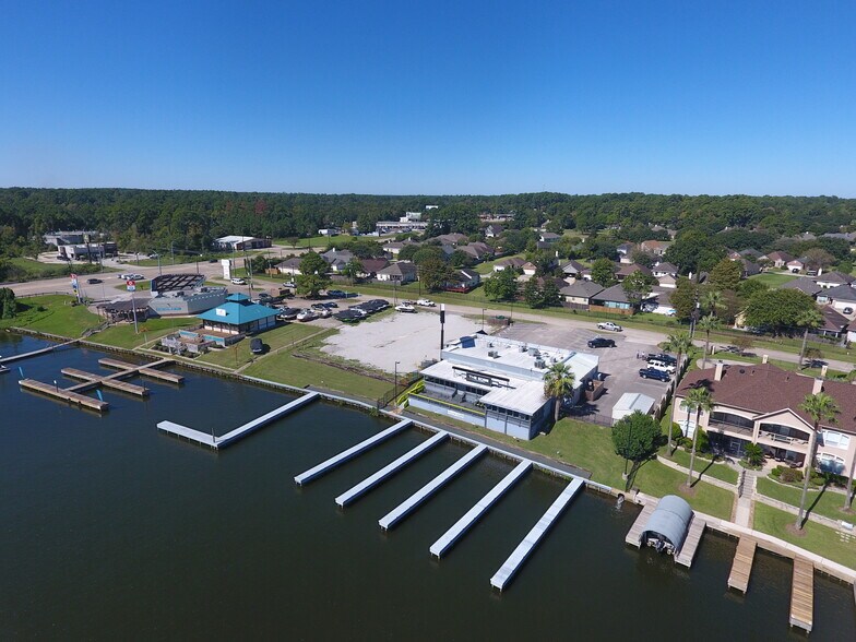 More Photos Of 15659 Marina Dr, Montgomery Restaurant For Sale