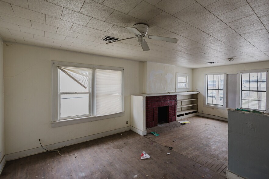More Photos Of 123 E Madison Ave, Arkansas City Apartments For Sale