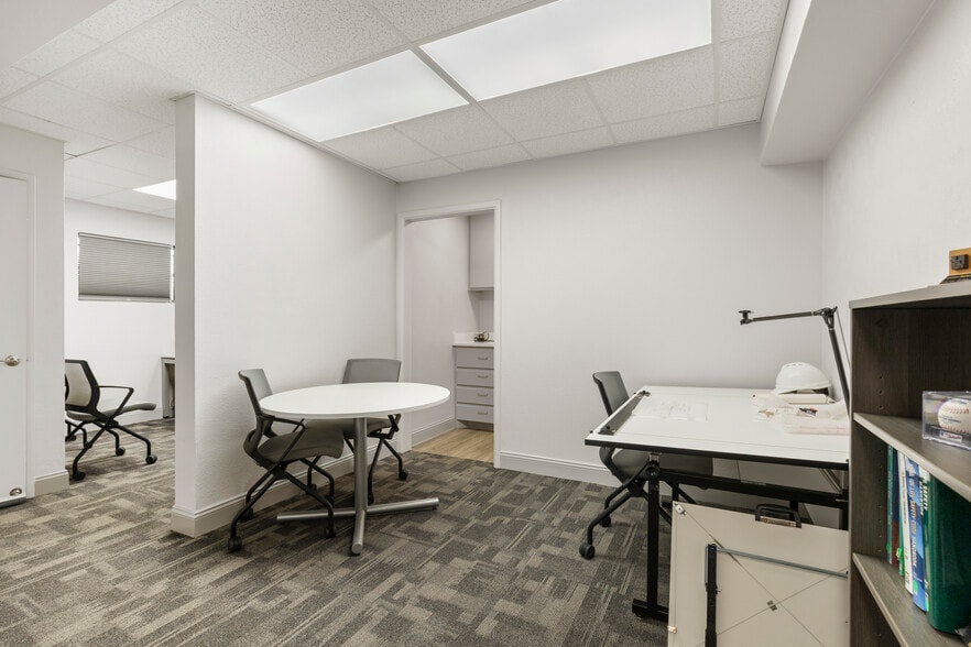 More Photos Of 2003 W Wall St, Midland Office For Lease