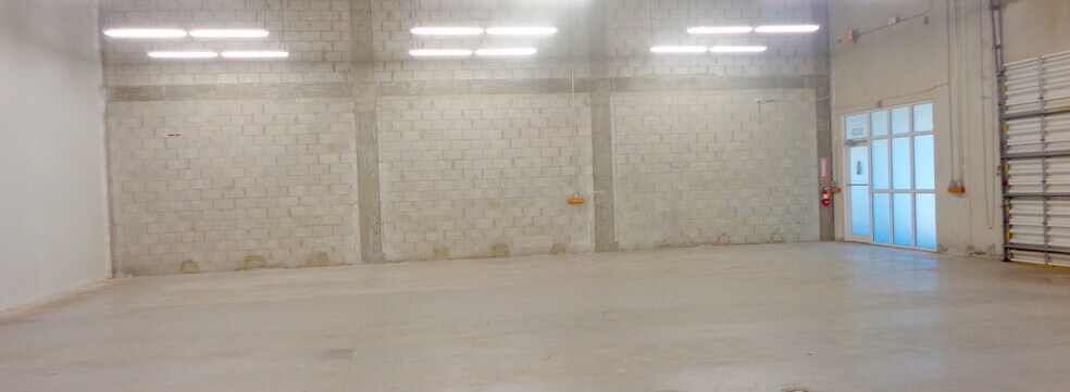 More Photos Of 5501-5553 N Nob Hill Rd, Sunrise Light Distribution For Lease