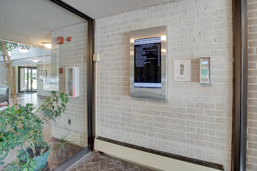 More Photos Of 5641 Burke Centre Pky, Burke Office For Lease