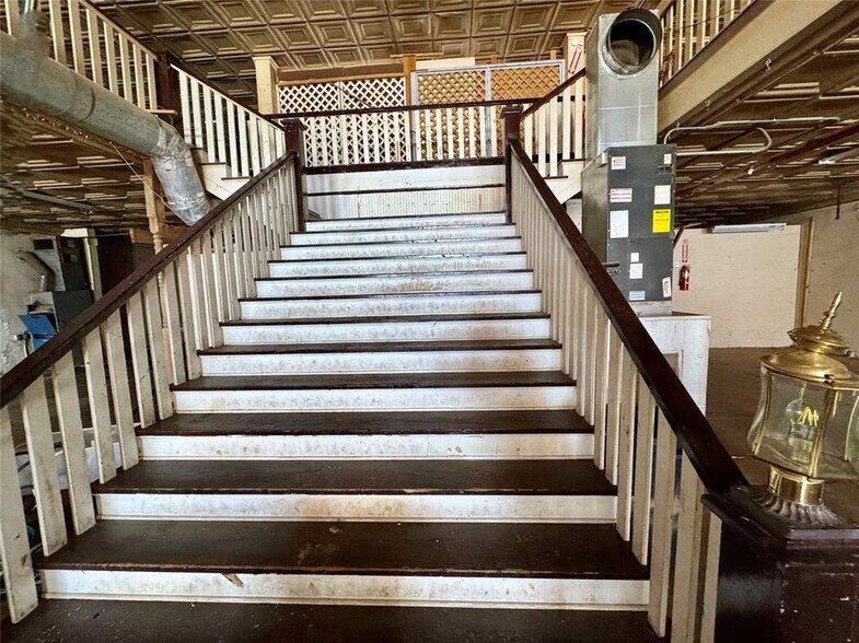 More Photos Of 516 W Chickasha Ave, Chickasha Storefront For Sale