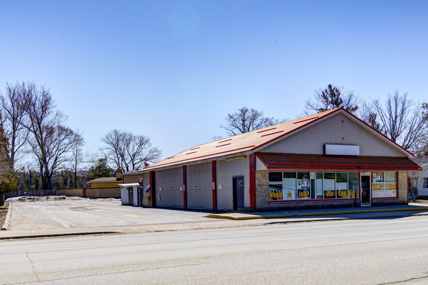 More Photos Of 1367 Mosley St, Wasaga Beach Office For Sale