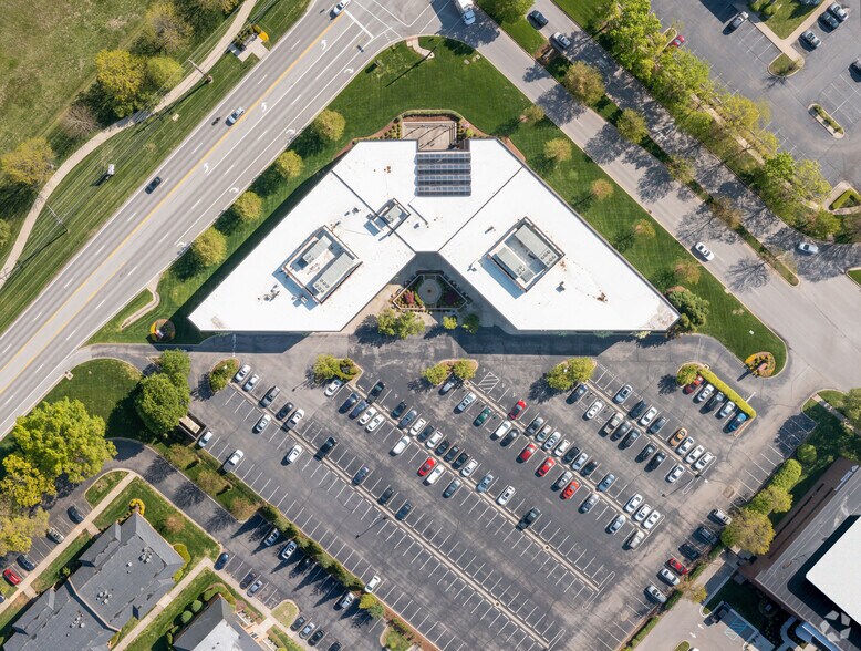 More Photos Of 9100 Shelbyville Rd, Louisville Office For Lease