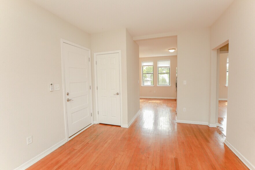 More Photos Of 1000 Gates Ave, Norfolk Apartments For Sale