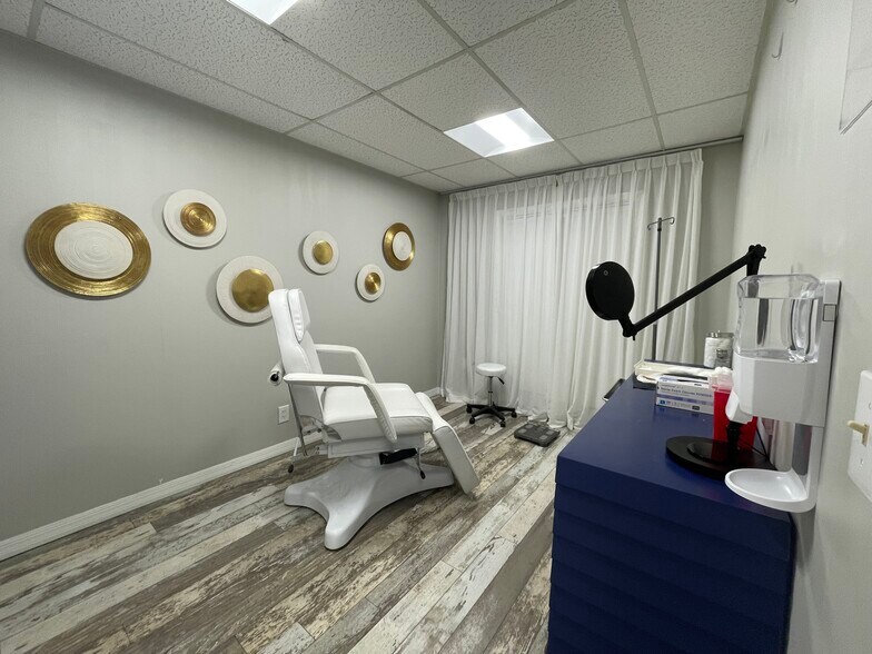 More Photos Of 9371 Cypress Lake Dr, Fort Myers Unknown For Lease