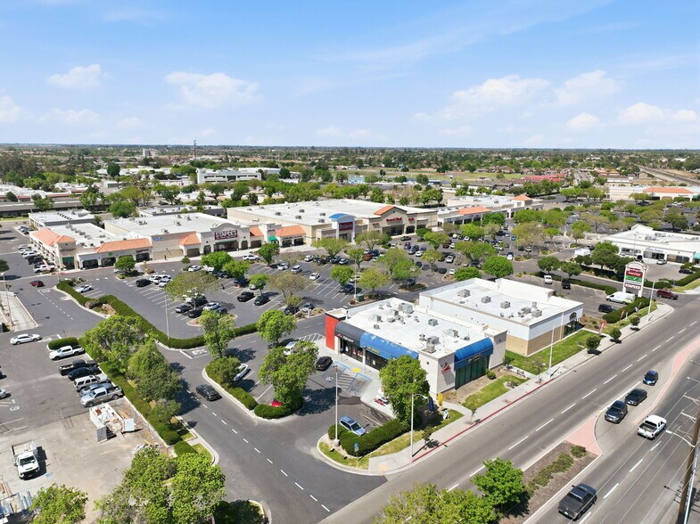 More Photos Of 410 N 11th Ave, Hanford General Retail For Sale