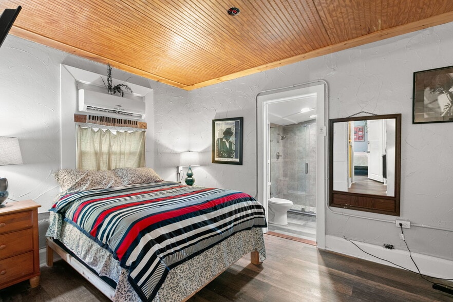 More Photos Of 3109 N Ola Ave, Tampa Hospitality For Sale