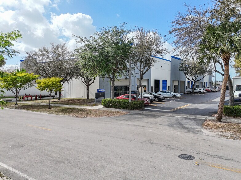 More Photos Of 955 NW 159th Dr, Miami Warehouse For Lease