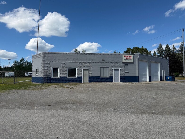 More Photos Of 201 E Grove St, Kawkawlin Flex For Lease