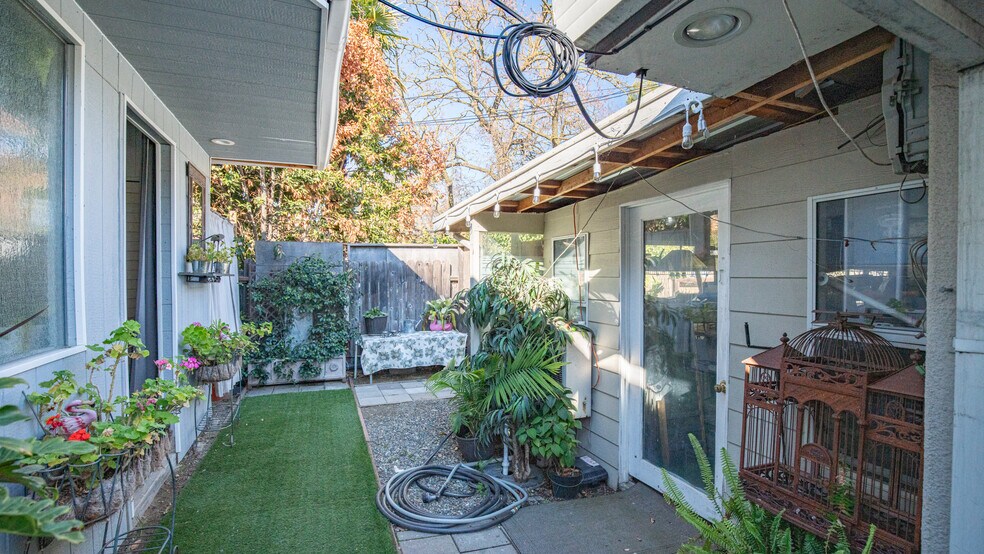 More Photos Of 1403 Rowena Way, Sacramento Specialty For Sale