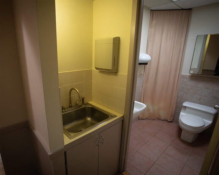 More Photos Of 184-188 E 70th St, New York Apartments For Sale