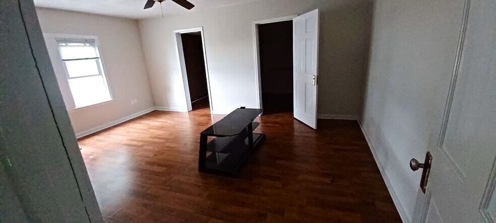 More Photos Of 2676 S Lake Dr, Lexington Office Residential For Lease