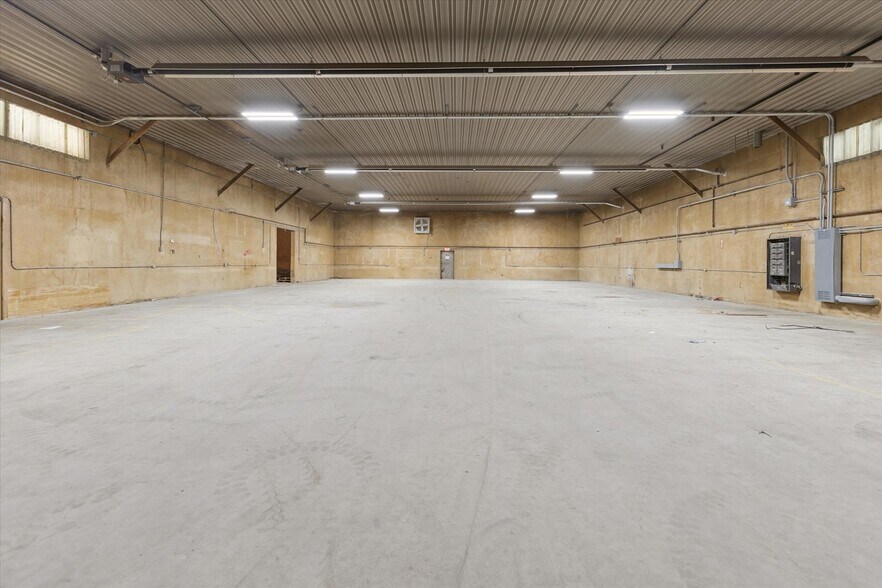 More Photos Of 683 River Rd, Bay City Manufacturing For Sale