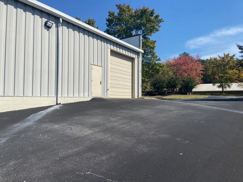 More Photos Of 509 Mineral Trace, Birmingham Light Distribution For Lease