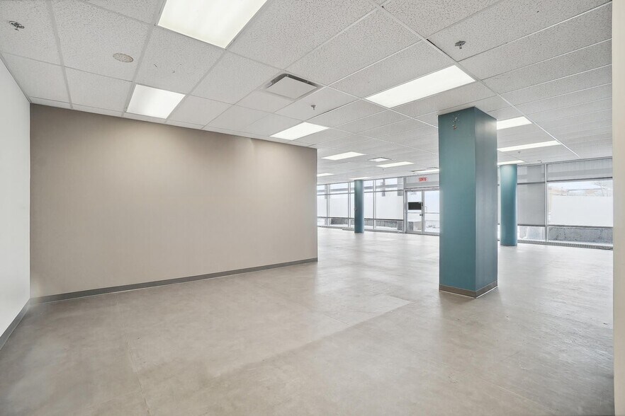 More Photos Of 10007 Boul Pie-IX, Montréal Office For Sale