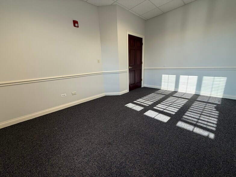 More Photos Of 1880 W Winchester Rd, Libertyville Medical For Sale