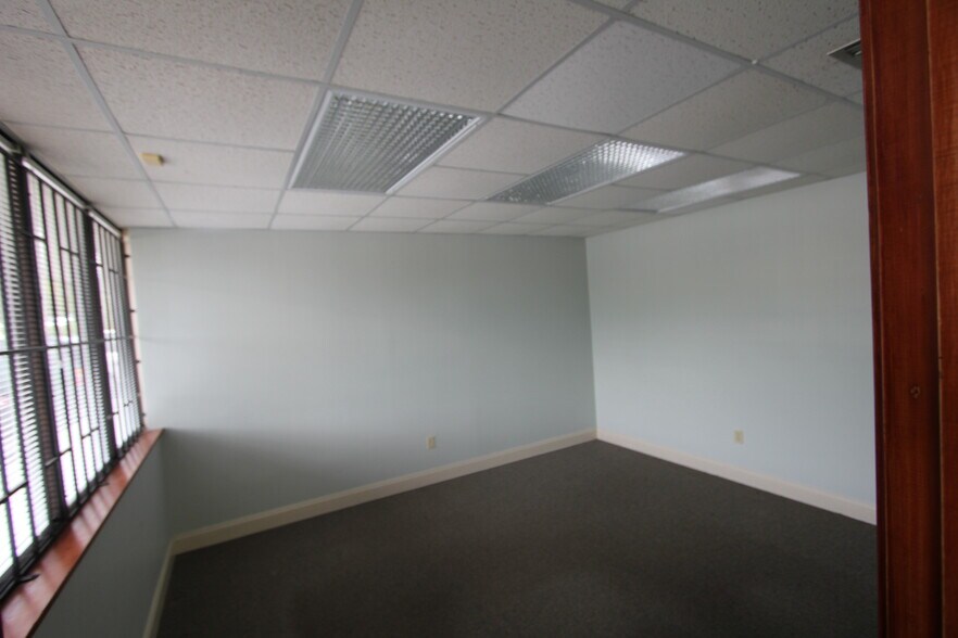 More Photos Of 3600 Investment Ln, West Palm Beach Service For Lease