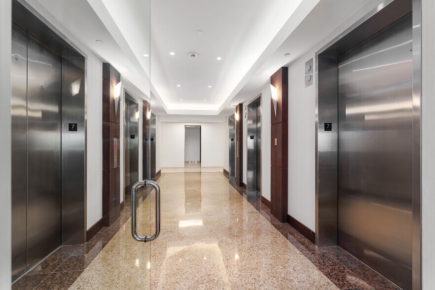 More Photos Of 1 E Broward Blvd, Fort Lauderdale Office Residential For Lease