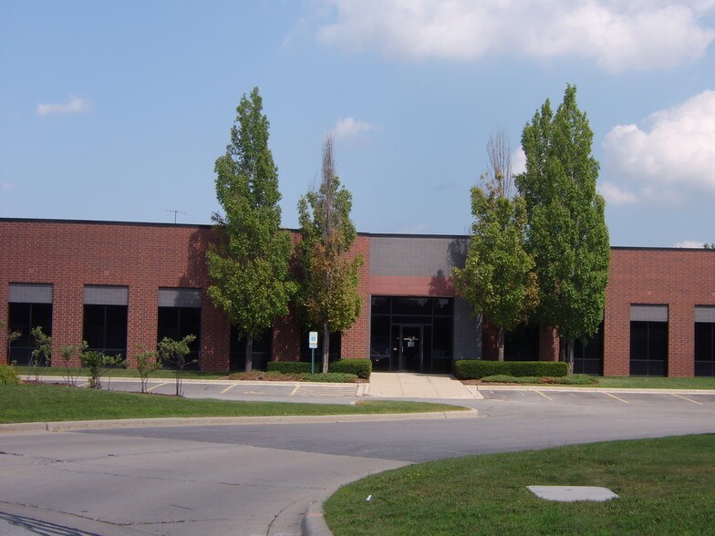 More Photos Of 431 Lakeview Ct, Mount Prospect Light Distribution For Lease