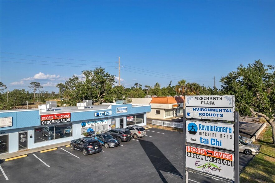 More Photos Of 2131-2143 S Tamiami Trl, Venice Storefront Retail Office For Sale