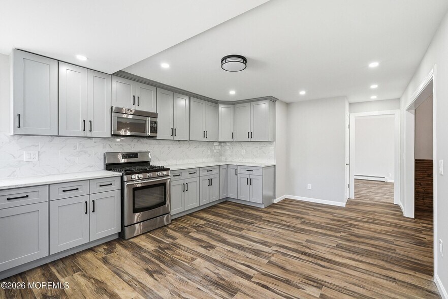 More Photos Of 75 Main St, Waretown Flex For Sale