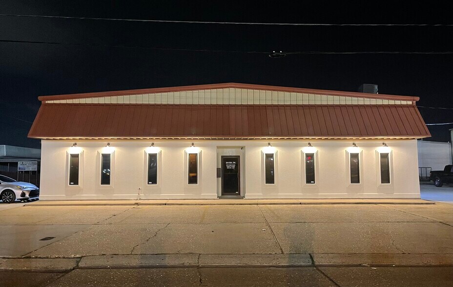More Photos Of 2501 Florida Ave, Kenner Light Distribution For Sale