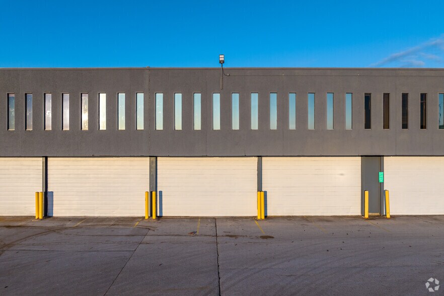 More Photos Of 11800 W Burleigh St, Wauwatosa Distribution For Lease