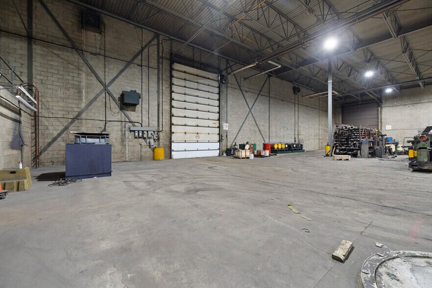 More Photos Of 805 Boul Alphonse-Deshaies, Bécancour Industrial For Sale