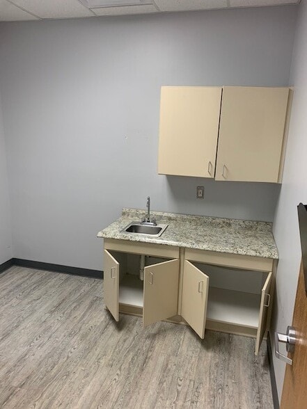 More Photos Of 28289-28315 Hoover Rd, Warren Medical For Sale