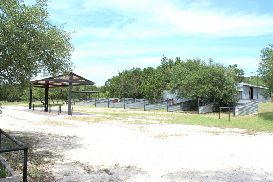 More Photos Of 10877 Park Road 37, Lakehills Storefront Retail Office For Lease