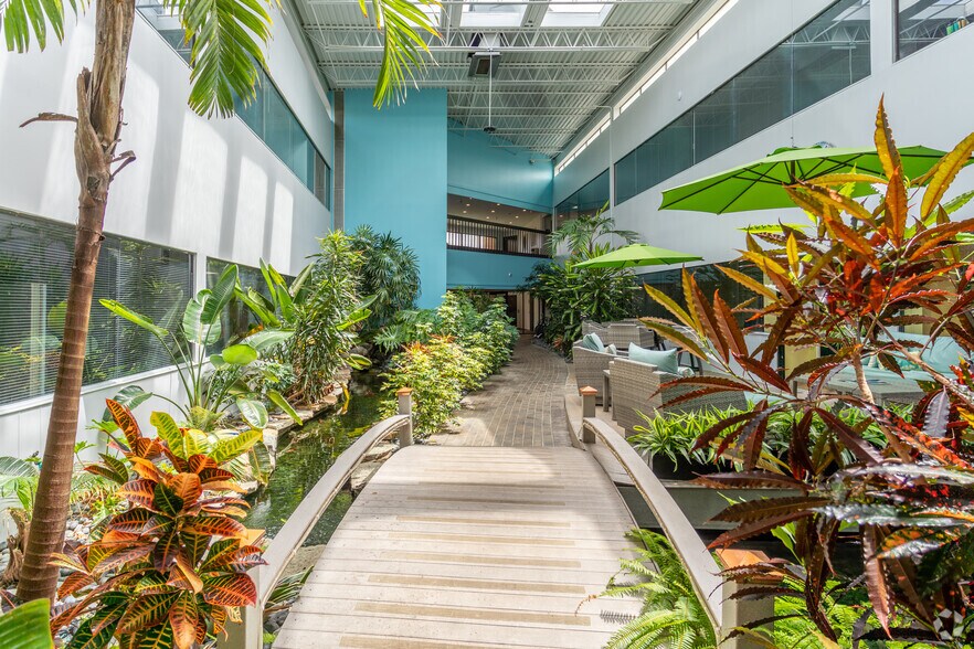 More Photos Of 1325 E Kemper Rd, Springdale Unknown For Lease