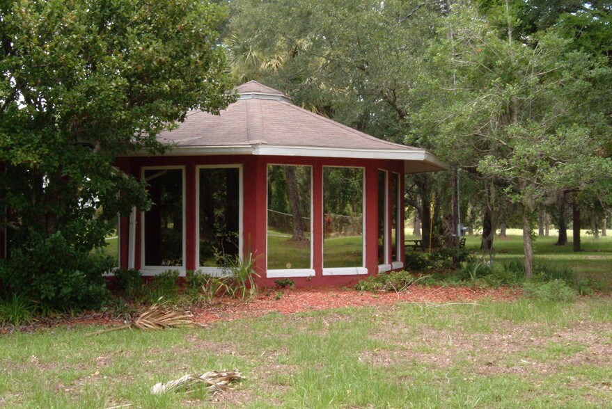 More Photos Of 377 Highway 40 W, Inglis Flex For Lease