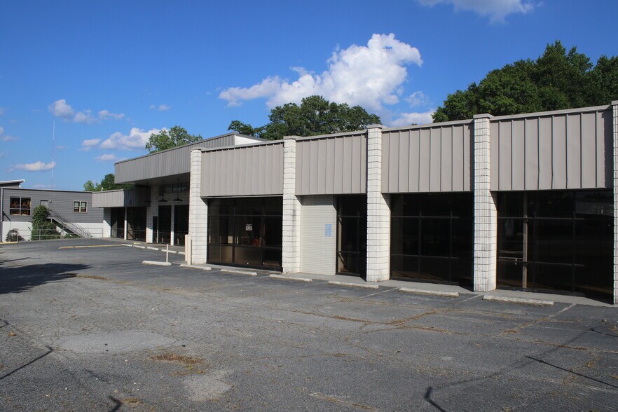More Photos Of 1747 Cheshire Bridge Rd NE, Atlanta General Retail For Sale