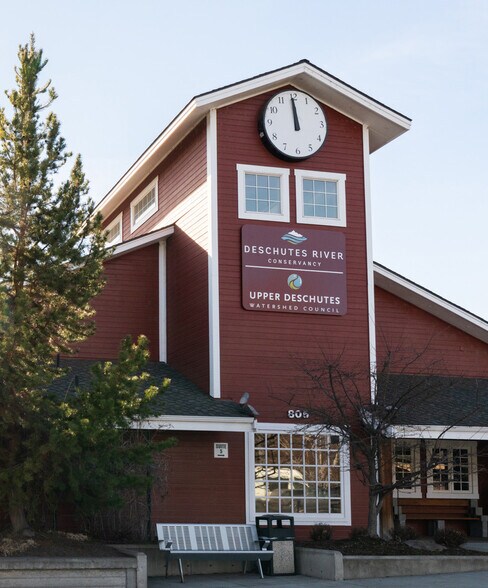 More Photos Of 805 SW Industrial Way, Bend Loft Creative Space For Lease