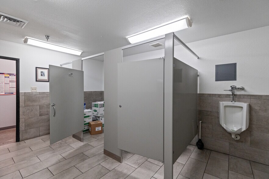 More Photos Of 2410 W Royal Palm Rd, Phoenix Light Manufacturing For Sale
