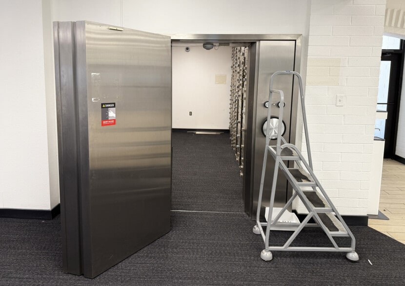 More Photos Of 4301 Wyoming Blvd, Albuquerque Bank For Sale